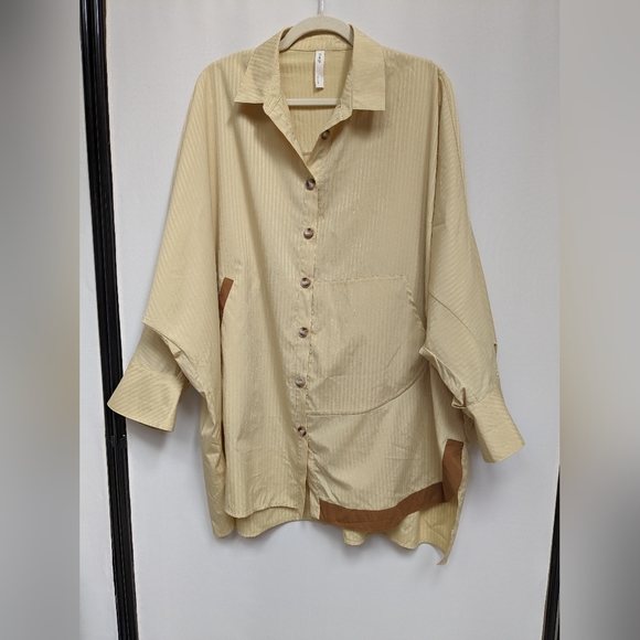 Nap Fantastic Curved Hem Blouse Pastel Butter Yellow Size Large - Picture 4 of 16